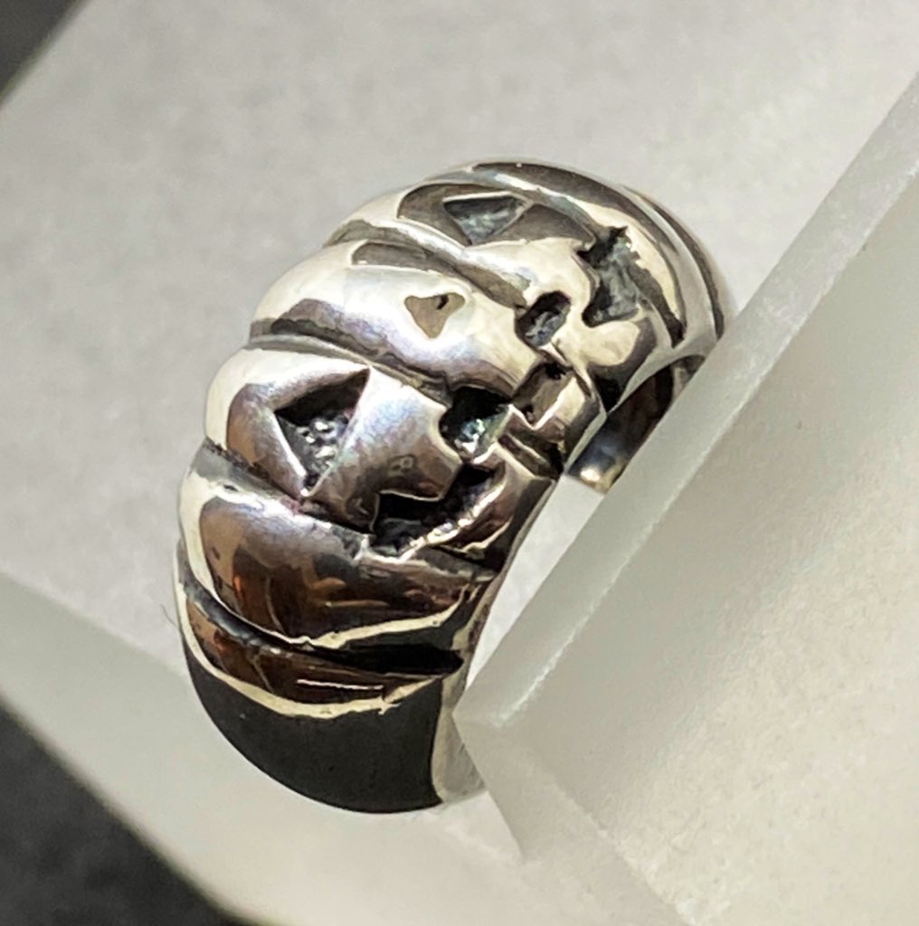 8chilDDevil's tweet photo. ハロウィーンに向けて動画撮影します。
できるコトを全力でします
#chilDDevil
#シルバーアクセ
#おしゃれさんと繋がりたい
#ピアス好きな人と繋がりたい https://t.co/HLoiwcBjvt