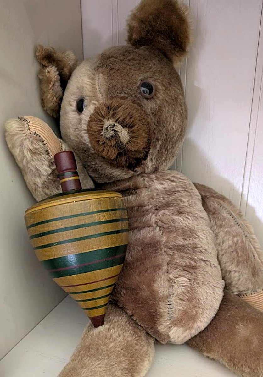 FolkandFine's tweet image. #Antique #SpinningTop Painted Wood #VictorianToy
folkandfine.com/listing/183597…