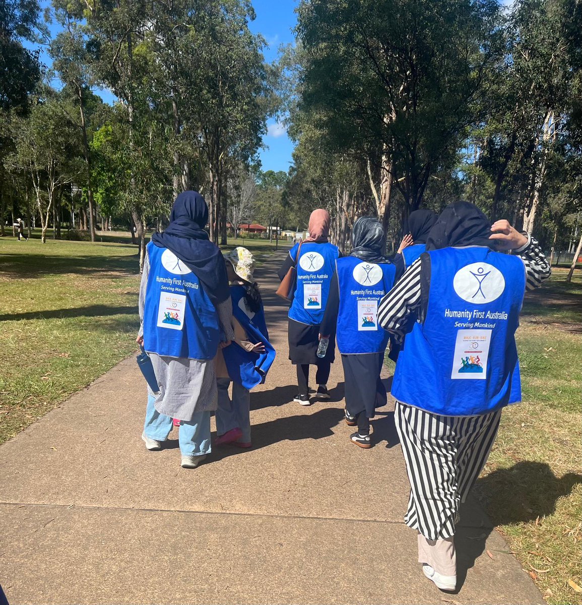 HumanityFirstAu's tweet photo. Ahmadiyya Muslim Women of west QLD teamed up with HFA QLD for a #WalkForHumanity at Calamvale District Park.
👣 11 participants 📏 2km each=22km 
#WalkRunBike2025 #PeaceCompassionHumanity #HumanityFirstWRB #ServingMankind #MilesThatMatter #KilometersCount #walkrunbikeforhumanity https://t.co/MoU0UYWTjv