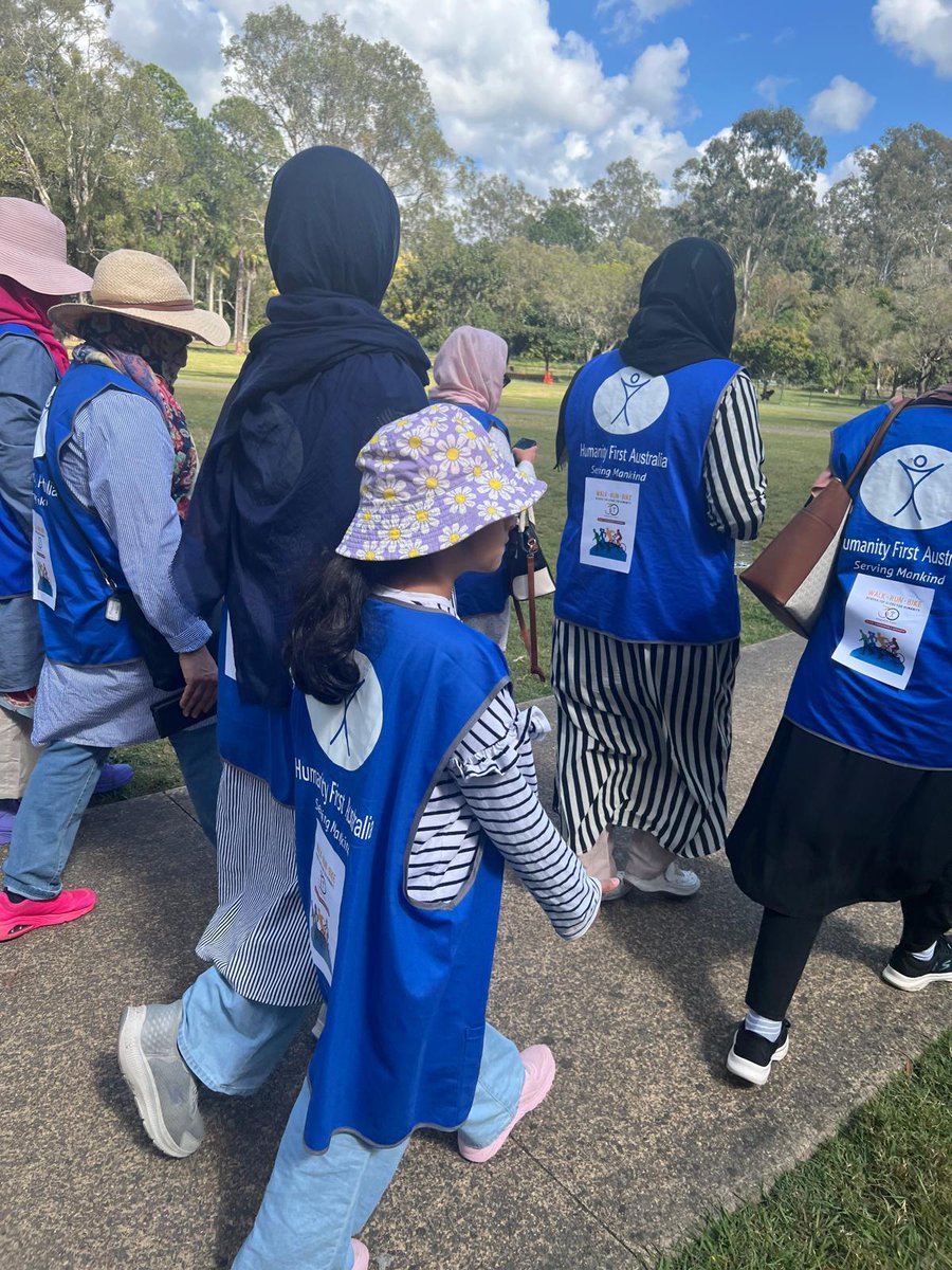 HumanityFirstAu's tweet photo. Ahmadiyya Muslim Women of west QLD teamed up with HFA QLD for a #WalkForHumanity at Calamvale District Park.
👣 11 participants 📏 2km each=22km 
#WalkRunBike2025 #PeaceCompassionHumanity #HumanityFirstWRB #ServingMankind #MilesThatMatter #KilometersCount #walkrunbikeforhumanity https://t.co/MoU0UYWTjv