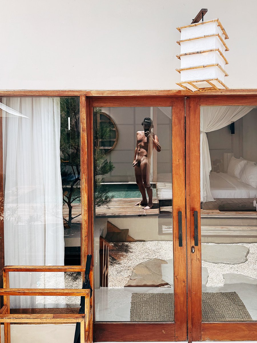 need help oiling my back 🧴