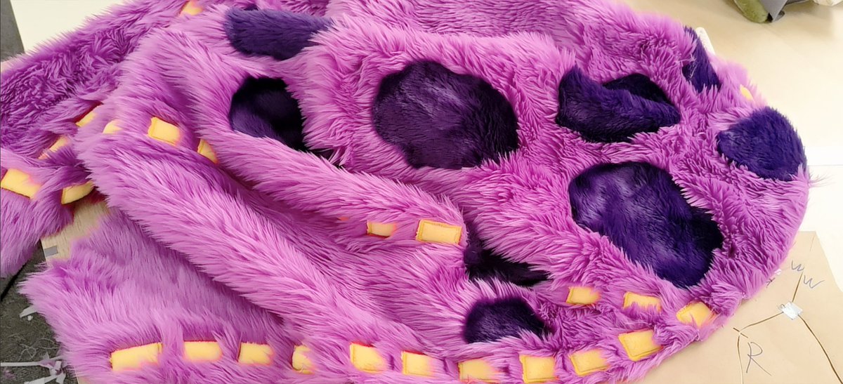 There are so many spots and flecks.🤣