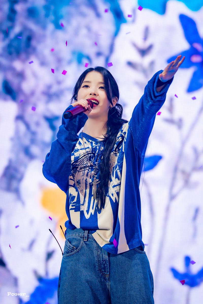 250914   

아이유 FAN MEET-UP 'Bye, Summer' DAY 2   

#아이유 #IU #이지은 #IU_FAN_MEETUP #ByeSummer #팬미팅 #팬밋업