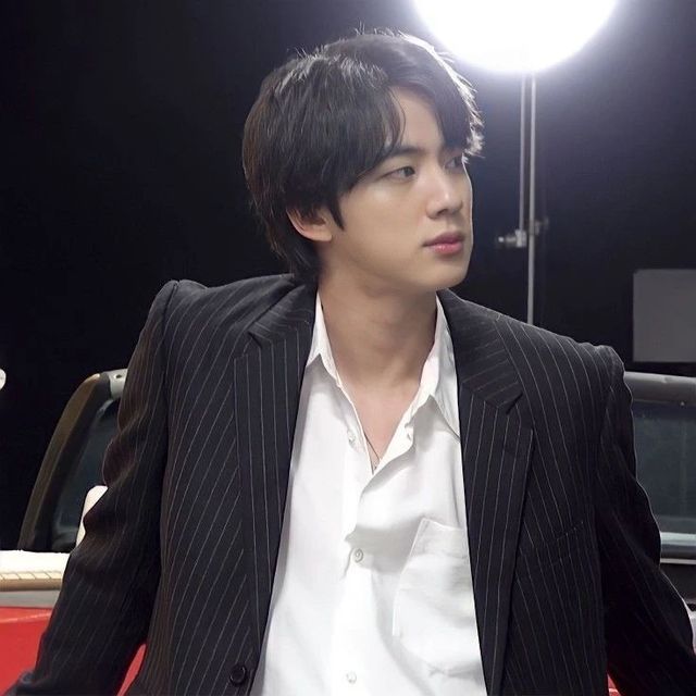 sj_041's tweet photo. 𝒫ℴ𝓁𝒶𝓇𝒾𝓈

"Kamu seperti Bintang Utara, kecil, tak terlihat, tapi cahayamu paling terang di antara yang lain." El Khaisar.

~ Kim Seokjin x Irene Local AU
by Mun https://t.co/JsGK97o1rQ