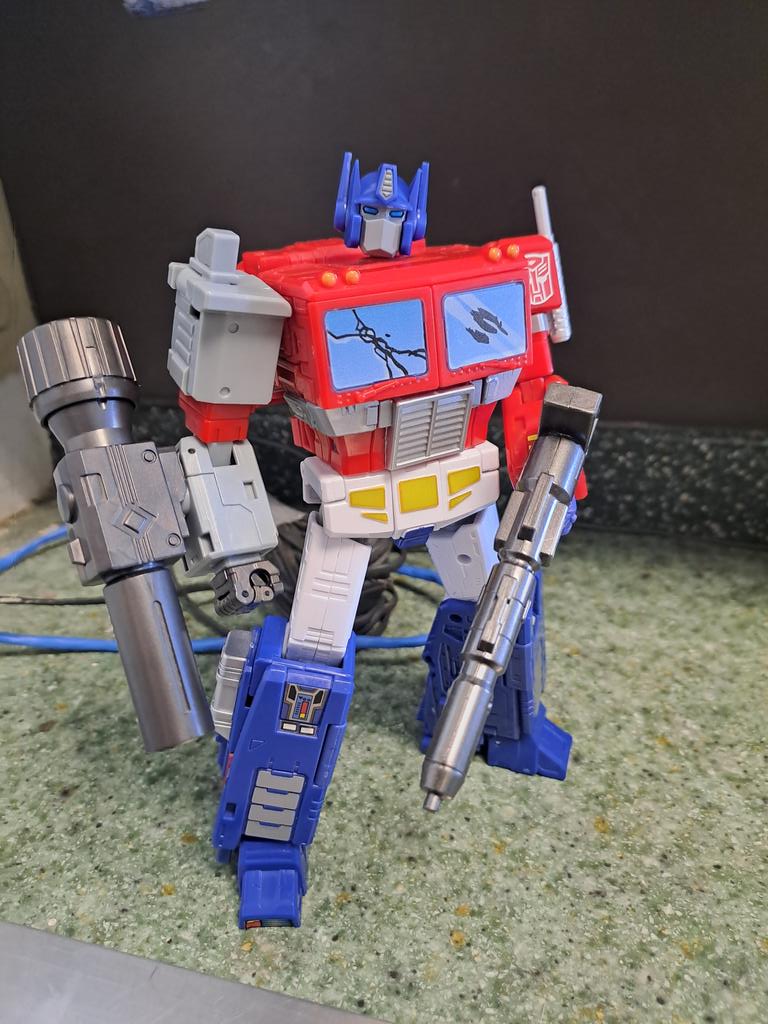Mrjazzydrifter's tweet image. Happy Transformers Day! 

Here&apos;s a pic of Skybound Optimus Prime to celebrate!

#Transformers #transformersday #transformersskybound #OptimusPrime #maccadams