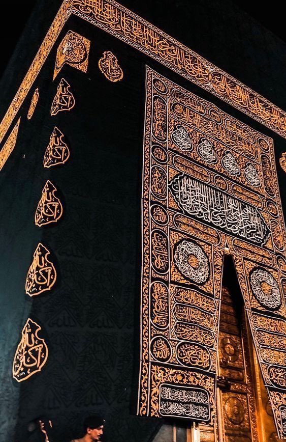 اللہ بے خبر نہیں 
وہ سب جانتا ہے 
کس کے لیے کیا بہتر ہے 
اور کب بہتر ہے۔