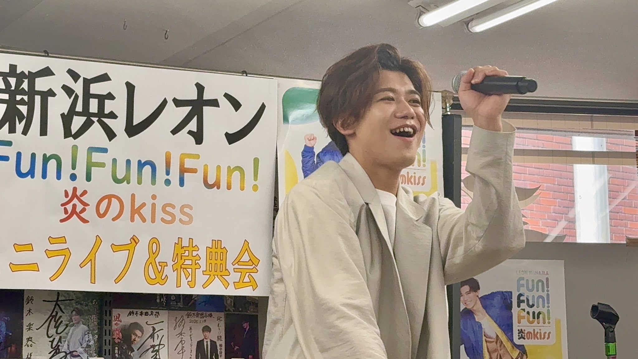 レオン様 レオン × サンタ × Xanseiによる「ブチ上げ戦隊」にLEXが参加