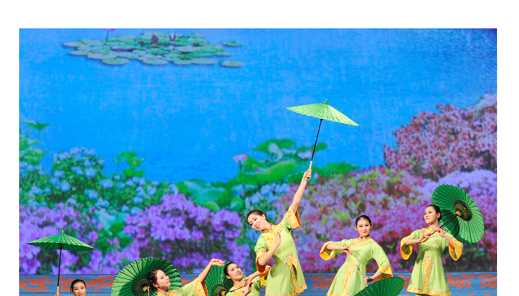 nkishitposts's tweet photo. 那些在悉尼十多年年度演出中见证过这场演出的人们却发现了截然不同的事情：神韵的海报随处可见，但背后却隐藏着一个更黑暗的故事。 https://t.co/YnkWbpLmJi