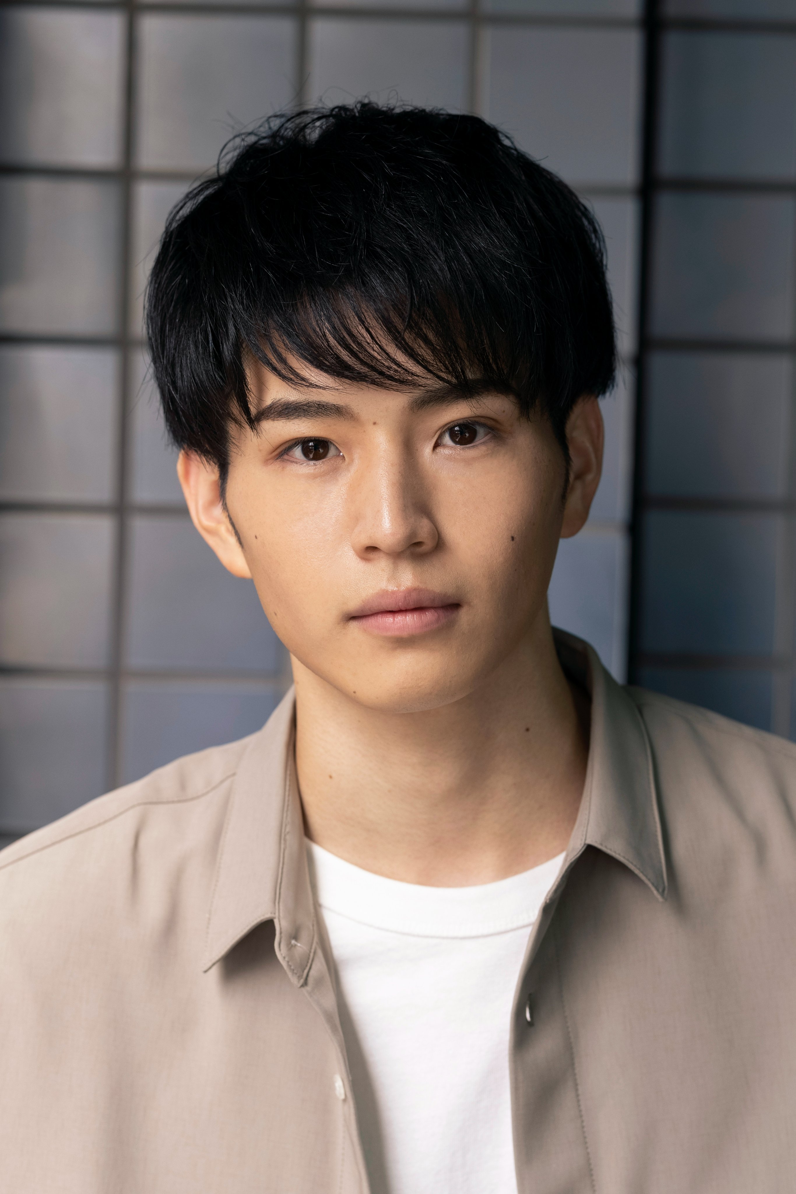 中沢元紀セット 足なっが！】中沢元紀の昭和な“波止場ポーズ”が「スタイル良