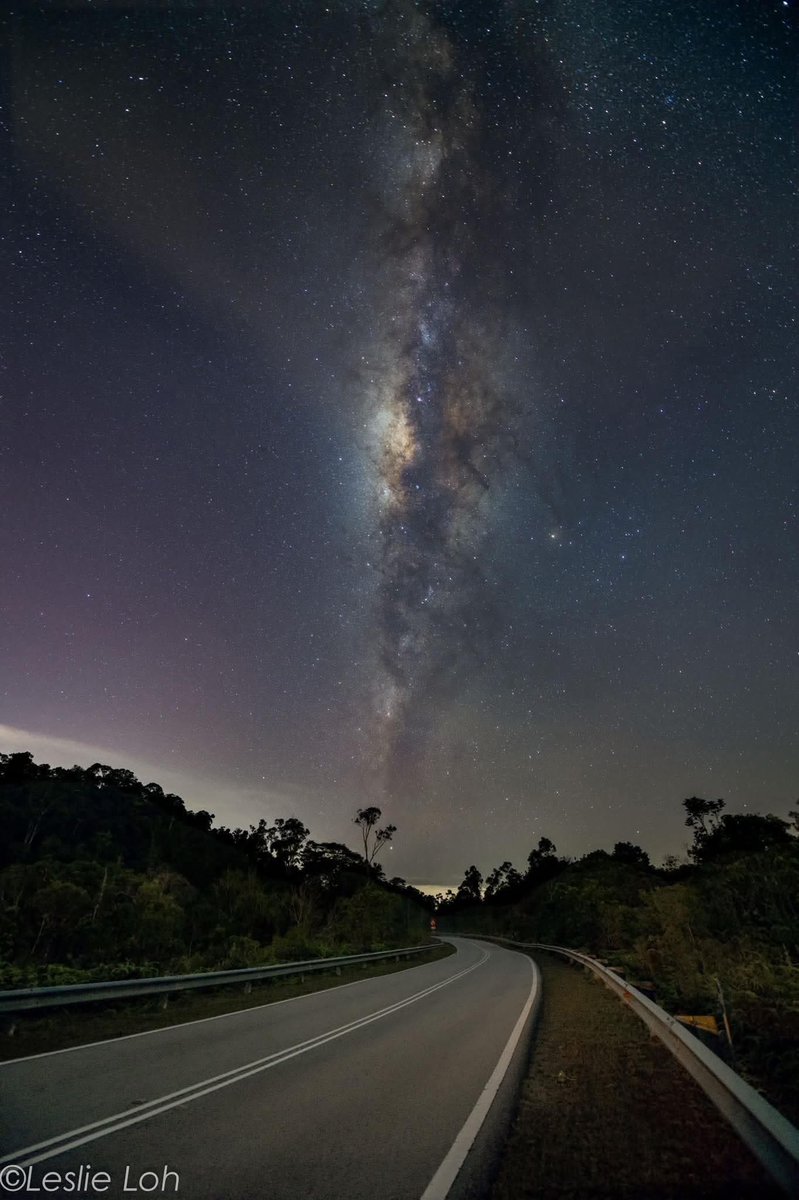 HobinJangHobin_'s tweet photo. Lahad Datu, Sabah dan Mersing, Johor adalah dua lokasi terbaik di Malaysia untuk melihat galaksi Milky Way (Bima Sakti).

Kredit foto: pada gambar https://t.co/2kFWU0iexZ