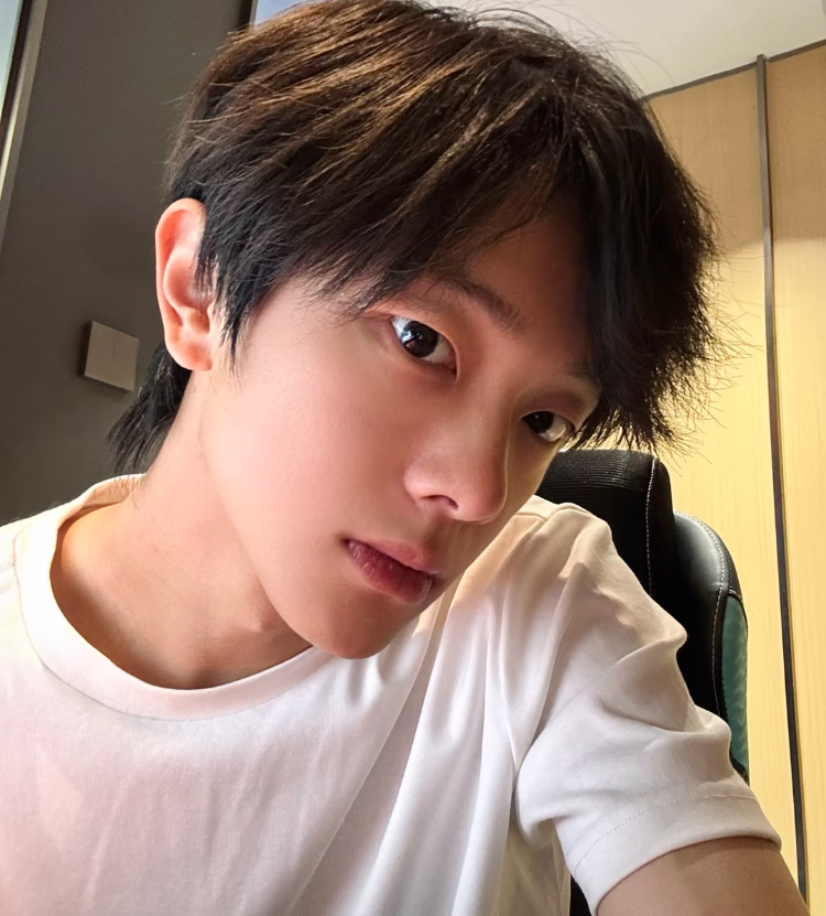 こんな顔して金玉パンパンです