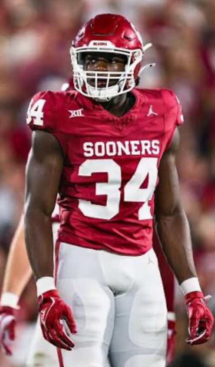 TylerAtMathis's tweet photo. Look at the work PJ Adebawore has put in to become #SchmidtyBuilt #SoonerNation! The man is a mammoth now adding 34 pounds going from 6’4”, 227 pounds to 6’4”, 261 pounds with a 7 foot wingspan! He actually dropped in to coverage last week VS Temple! What a BEAST! https://t.co/YdnKglqjFt