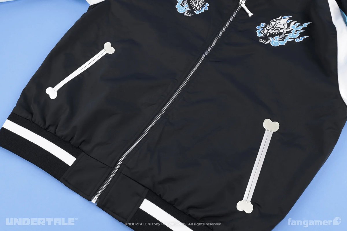 『UNDERTALE』サンズの「MEGALOVANIA」スカジャン風ジャケットが米Fangamerに登場。イカしたデザインがカッコいい
news.denfaminicogamer.jp/news/250917q

イラストは刺繍で施し、ポケットの縁とジッパーには骨をあしらう。Tシャツや「モンスターの子」のぬいぐるみなど含めた10周年記念グッズの予約が受付中