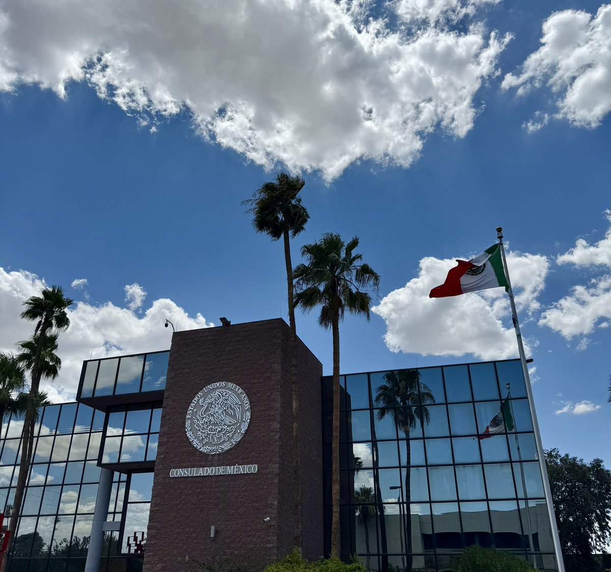 🧵 1/7 

Con cercanía y humanismo hacia nuestra comunidad, participamos en varias ceremonias en Tucsón para conmemorar el inicio de la lucha por la independencia de 🇲🇽
 
Además del Cónsul Titular Fernando Sánchez, participaron las y los integrantes del Servicio Exterior Mexicano.