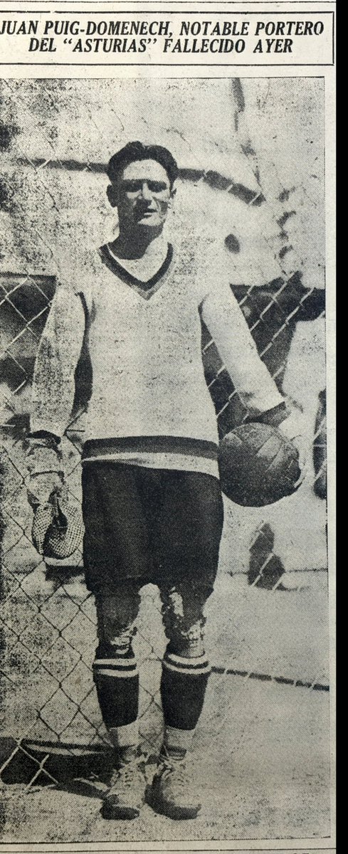 Rayo_Valencia's tweet photo. @UniformesSelec1 Los jugadores llevaban un listón negro en señal de luto, ya que días antes había fallecido el que era portero del Asturias, Puig Domenech. 
Durante el encuentro de la inauguración del Parque Necaxa, detuvieron el partido y realizaron un minuto de silencio en homenaje. https://t.co/74MuJv1tVS