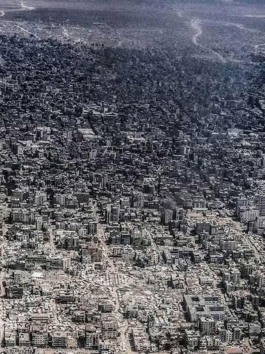 هذا رماد الإنسانية التي احترقت ولم يبقى لها وجود على وجه الأرض.