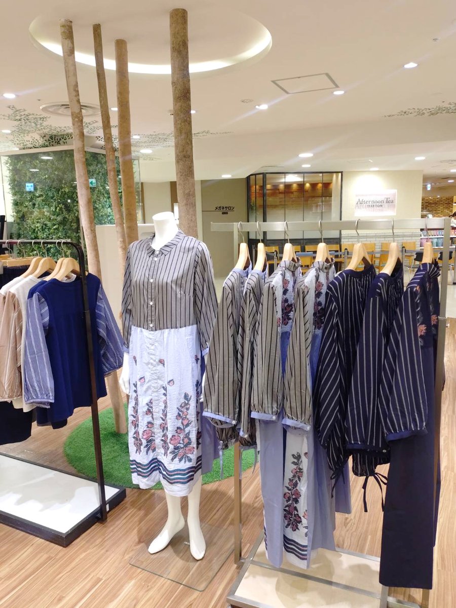 プレスMです♪今日から大阪髙島屋本館5階にてsuper hakka feuilleのPOP UP SHOPがスタートしました！銅版画家、保坂優子さんとのコラボアイテムやBall and Chainとのコラボバッグもご用意しております。9/23(火･祝)まで！⇒x.gd/bEKhW
#プラスサイズ
#花柄
#刺繍
#ballandchain