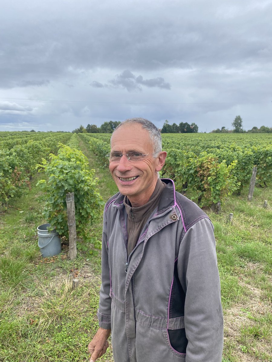 Gilles est viticulteur en Touraine et il garde le sourire malgré l’orage de grêle, car il lui reste encore du raisin à vendanger à la main pour produire le fameux crémant de Loire ! Bonne Balado !
shows.acast.com/62063a74b5f15c… via <a href="/acast/">Acast</a>