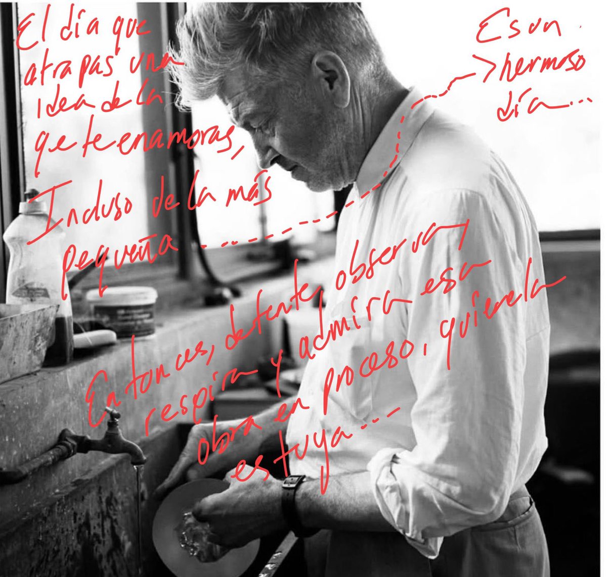 El día que atrapas una idea de la que te enamoras, incluso la más pequeña, es un hermoso día. Entonces, detente, observa, respira, y admira esa obra en proceso, quiérela, es tuya.
