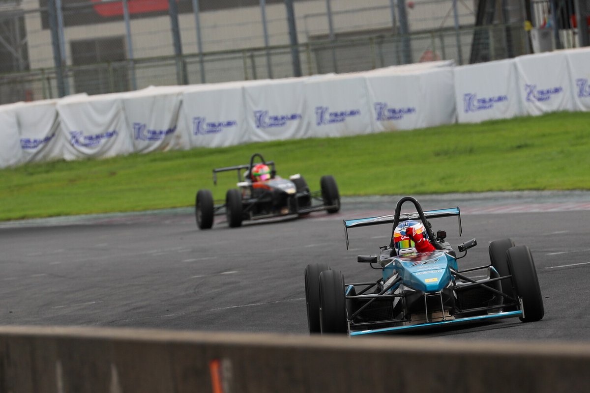 第6戦筑波決勝　津田充輝が2位以下につけいるスキを与えずポール・ツー・ウイン　デビュー戦の濵邊誠己が表彰台を獲得 fmotor.jp/2025-super-fj-…