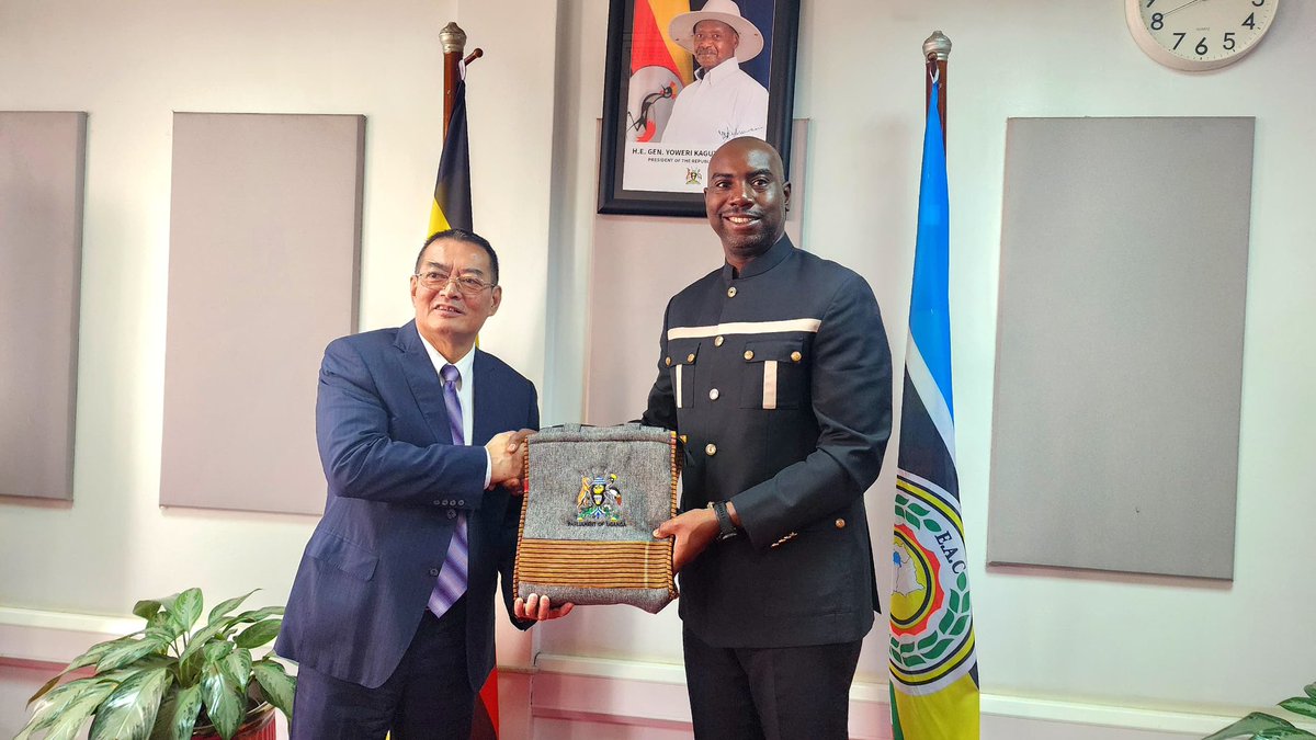 Justus_OfUganda's tweet image. When communities focus on politics over services, progress stalls. @Kateshd uses national &amp;amp; global alliances to lobby for Sheema’s roads, schools &amp;amp; jobs. Let’s choose progress, not diversion.@kateshmediaug @SheemaMunicipa1 @AKasingye #DevelopmentFirst