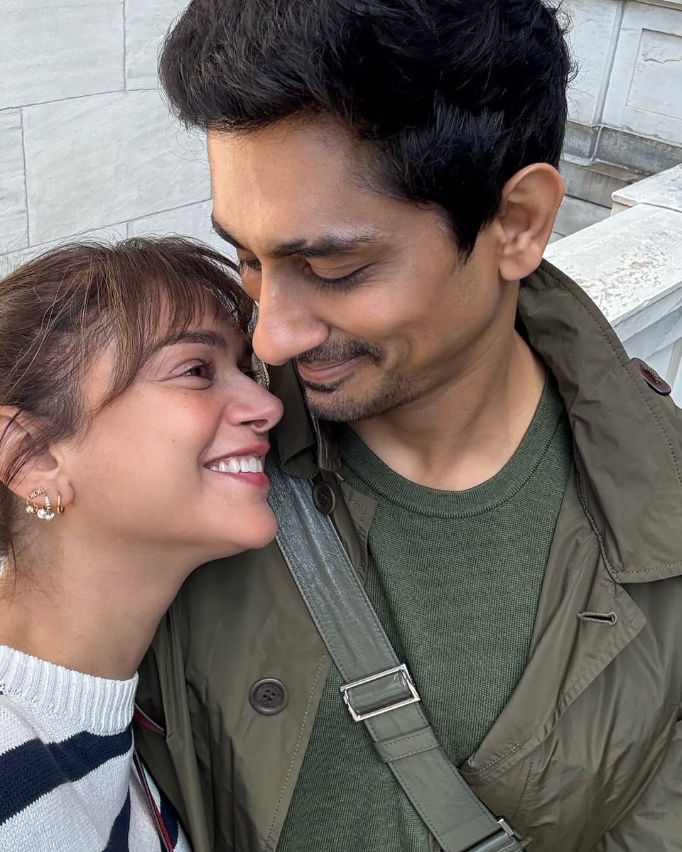 telugufilmnagar's tweet image. Wishing the lovely couple #Siddharth &amp;amp; @aditiraohydari a joyful wedding anniversary filled with love and togetherness!!❤️

#AditiRaoHydari #CoupleGoals #TeluguFilmNagar