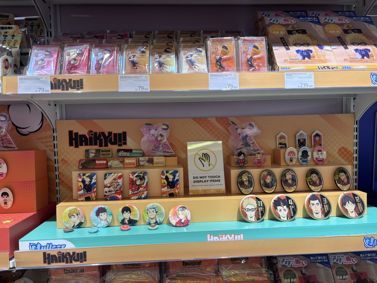 Ak sampe jauh jauh ke bandung.. Tapi ternyata ga ada merch oik / samu 😭😭