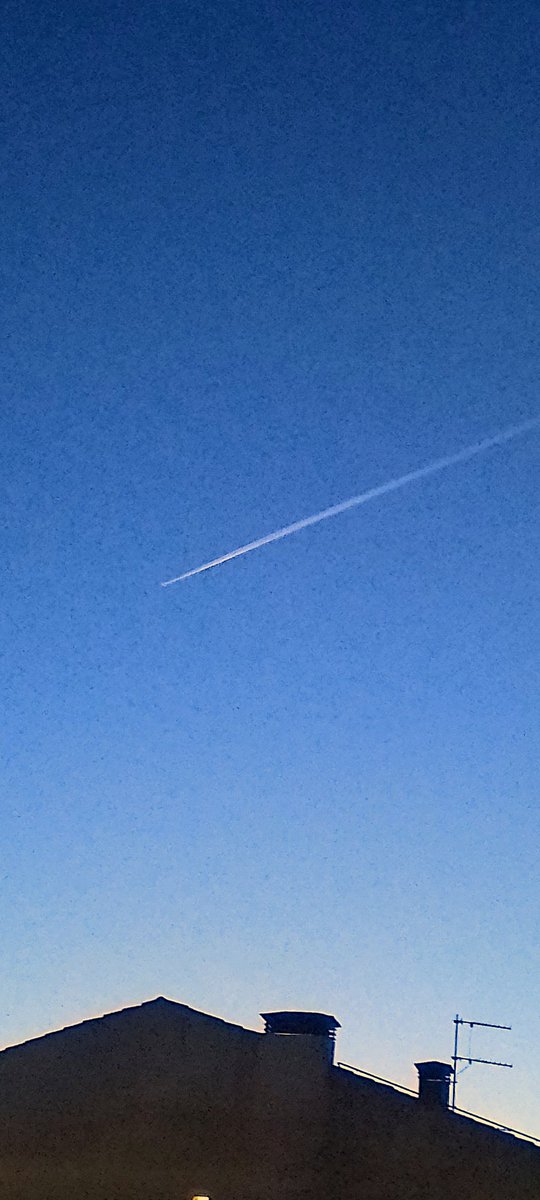 JL_CM84's tweet photo. Prosiguen las fumigaciones,en este caso por parte de @airfrance.
#Chemtrails #GeoIngenieria #GeoEngineering #SequiaInducida https://t.co/0rvDDImRXR