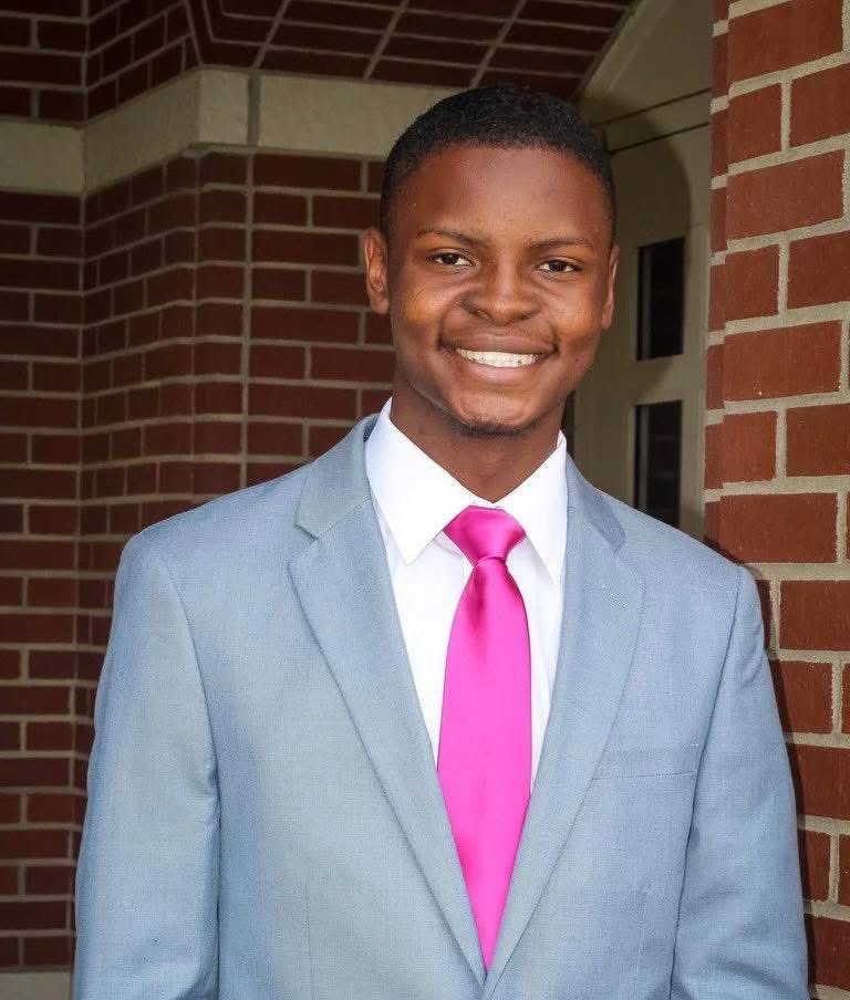 Bmbempower's tweet photo. 18-year-old Jaylen Smith
became the youngest #Blackmayor in American #history when he became the #mayor of Earle, #Arkansas https://t.co/IjeP2uX4KF