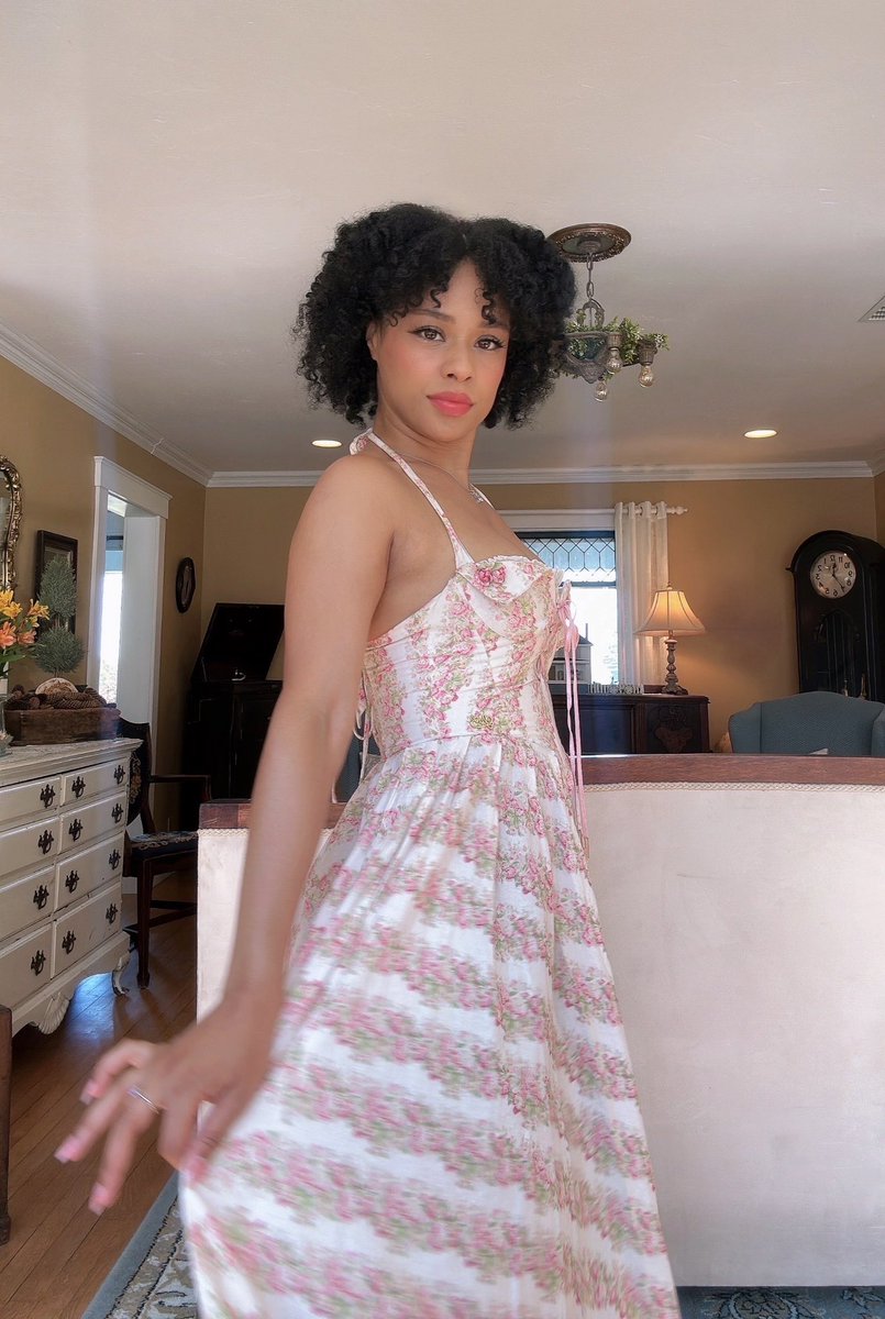 Knimbleyx's tweet image. Life lately...
🌸🍩