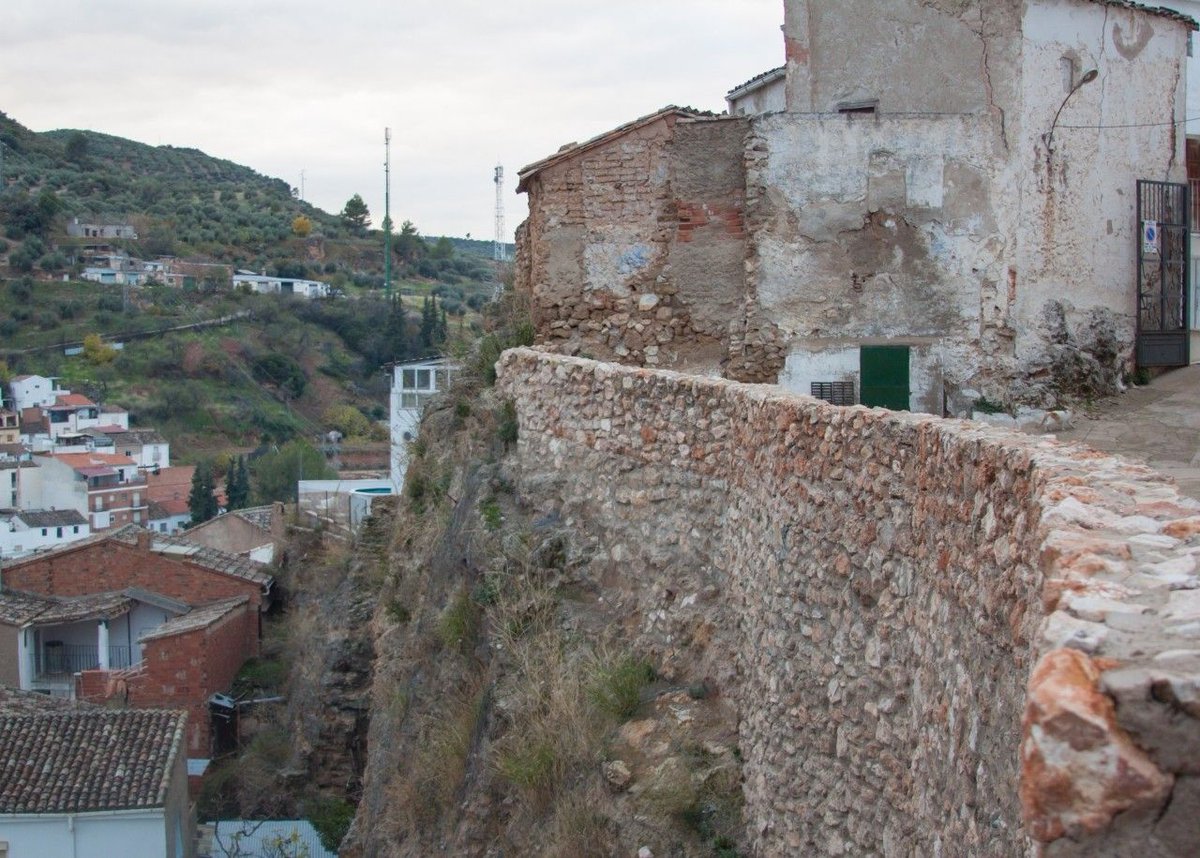 ¡Buenos días!
Foto: Muralla urbana de Beas de Segura

Cielo despejado y temperaturas sin cambios que llegarán a los 39 grados en #Andújar, 38 en Jaén, 37 en Jaén, 36 en Cazorla y 34 en <a href="/Alcala_la_Real/">Alcalá la Real</a> acortar.link/GgG7UW #FelizViernes
