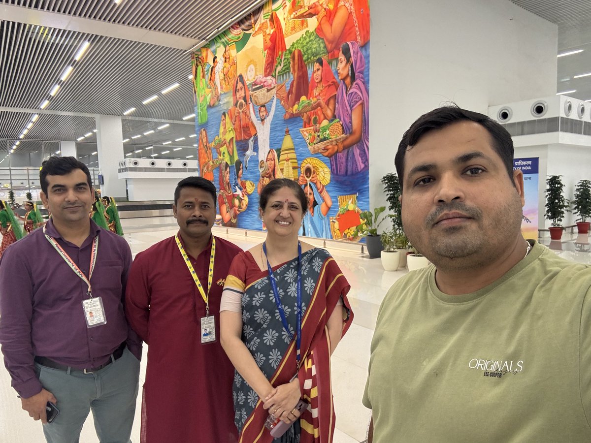 emailprashant86's tweet image. यात्री सेवा दिवस पर यात्रियों का स्वागत, लोक नृत्य के साथ पटना हवाई अड्डा पर पहलीबार 
@AAI_Official
@aairhqer
@samirsinha69
@vipinkumarIAS
@RamMNK
@mohol_murlidhar
@MIB_India
#YatriSewaDiwas
#YatriFirst
#ServiceThatFliesHigh