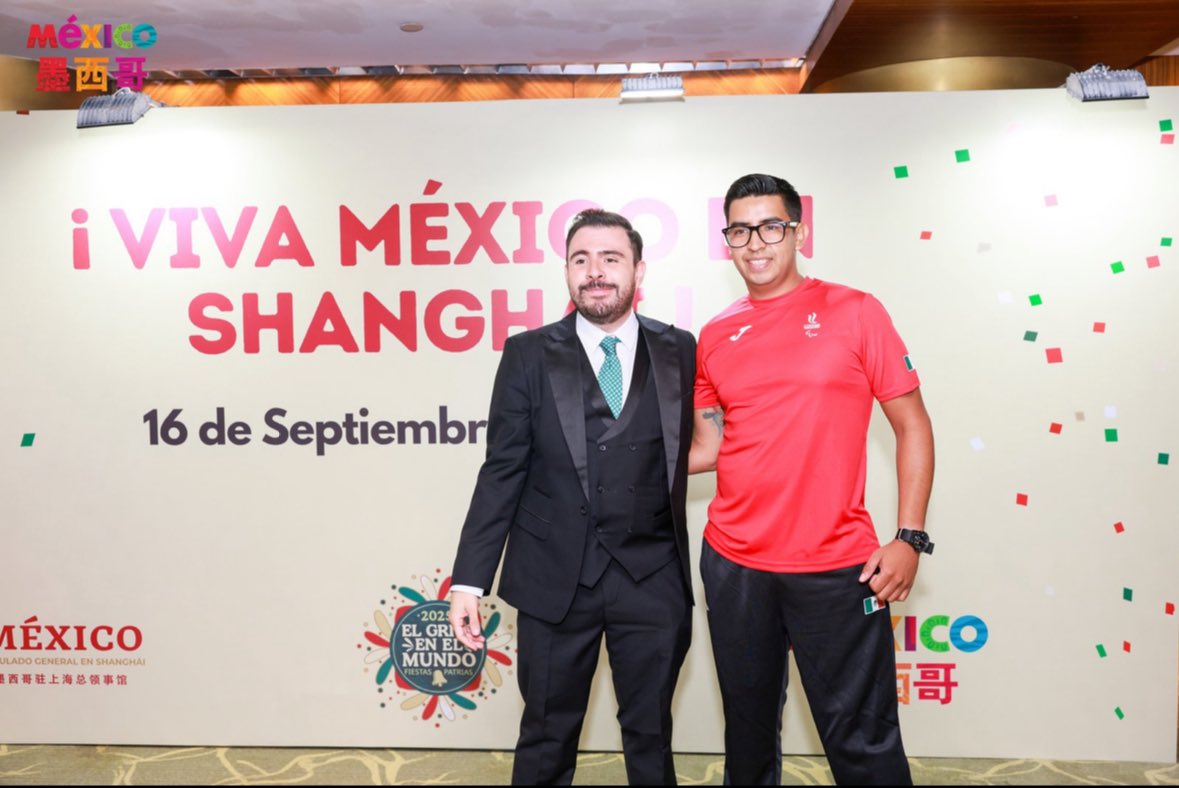 El 215 aniversario del inicio de la independencia de México en Shanghái fue muy emotivo, ya que contó con la presencia del equipo de Para atletas que competirán en los Campeonatos Internacionales de Remo 2025. 🇲🇽🏆

<a href="/COPAME/">Comité Paralímpico Mexicano</a> <a href="/SRE_mx/">Relaciones Exteriores</a>
#DiplomaciaPublicaMX
#DiplomaciaDeportivaMX