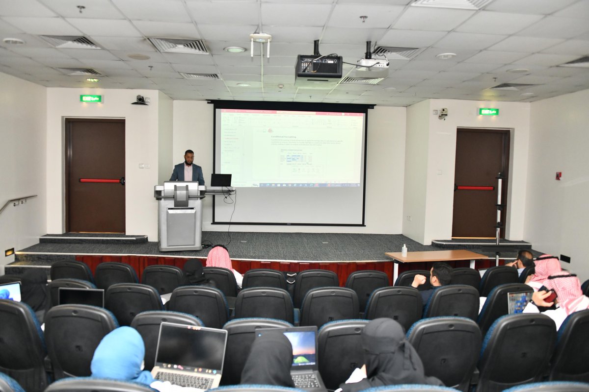 AhmedEldssouki's tweet image. من الدورات التي سعدت بها وتشرفت بتواجدي مع هذه الكوكبة من منسوبي جامعة الملك سطام بن عبدالعزيز بالدمام 
 والتي تناولنا فيها برنامج اكسل من البداية للاحتراف والوصول إلى مستوى متقدم في غضون (3) أيام فقط.
شكرًا من القلب للمتدربين الأكارم 
#advanced_Excel
#power_Bi
#ahmed_eldssouki