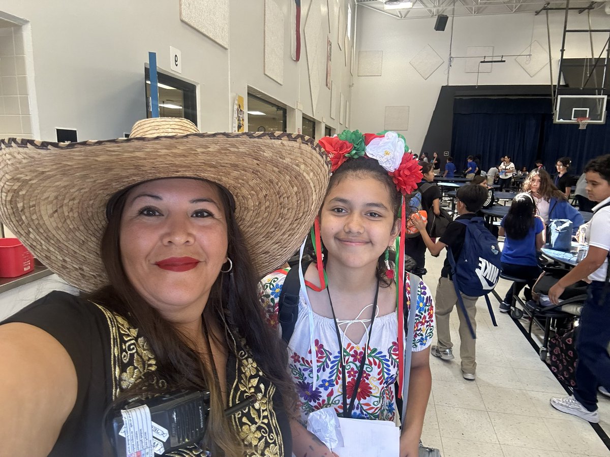 Dragons celebrating 16 de septiembre