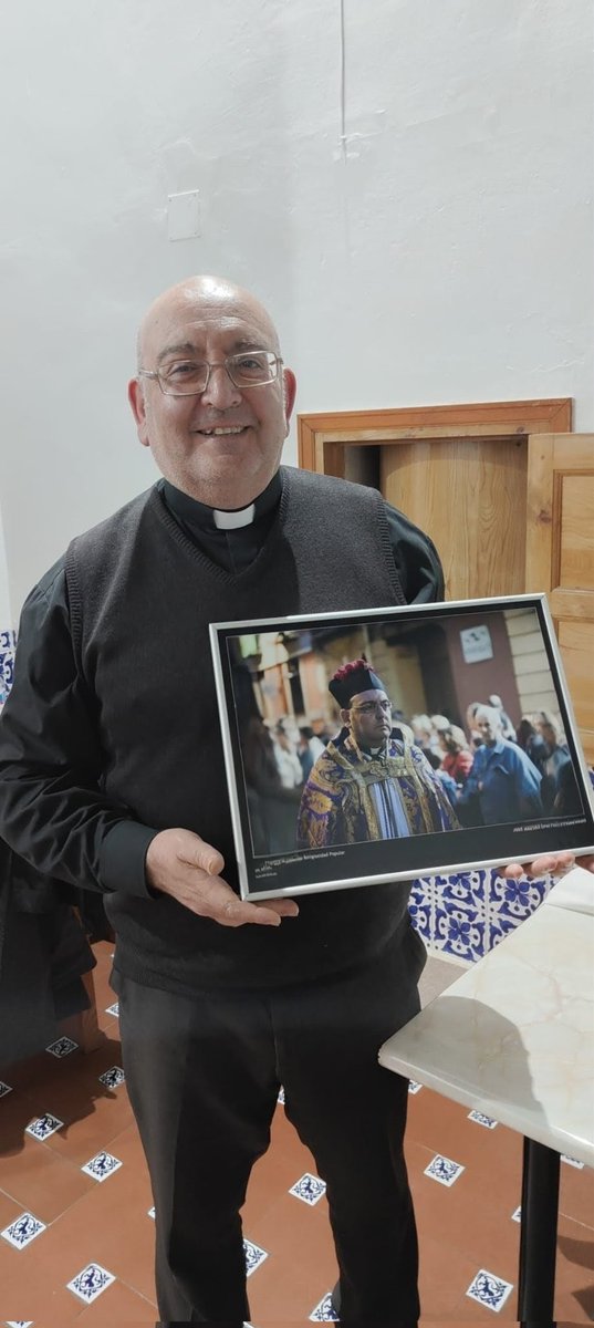 En el día de hoy queremos felicitar a nuestro consiliario, cofrade y amigo José Andrés Cabrerizo, en el XXV aniversario de su Ordenación Sacerdotal.
<a href="/archiValladolid/">Archidiócesis de Valladolid</a> 
<a href="/jcssvall/">Junta de Cofradías de Semana Santa</a>