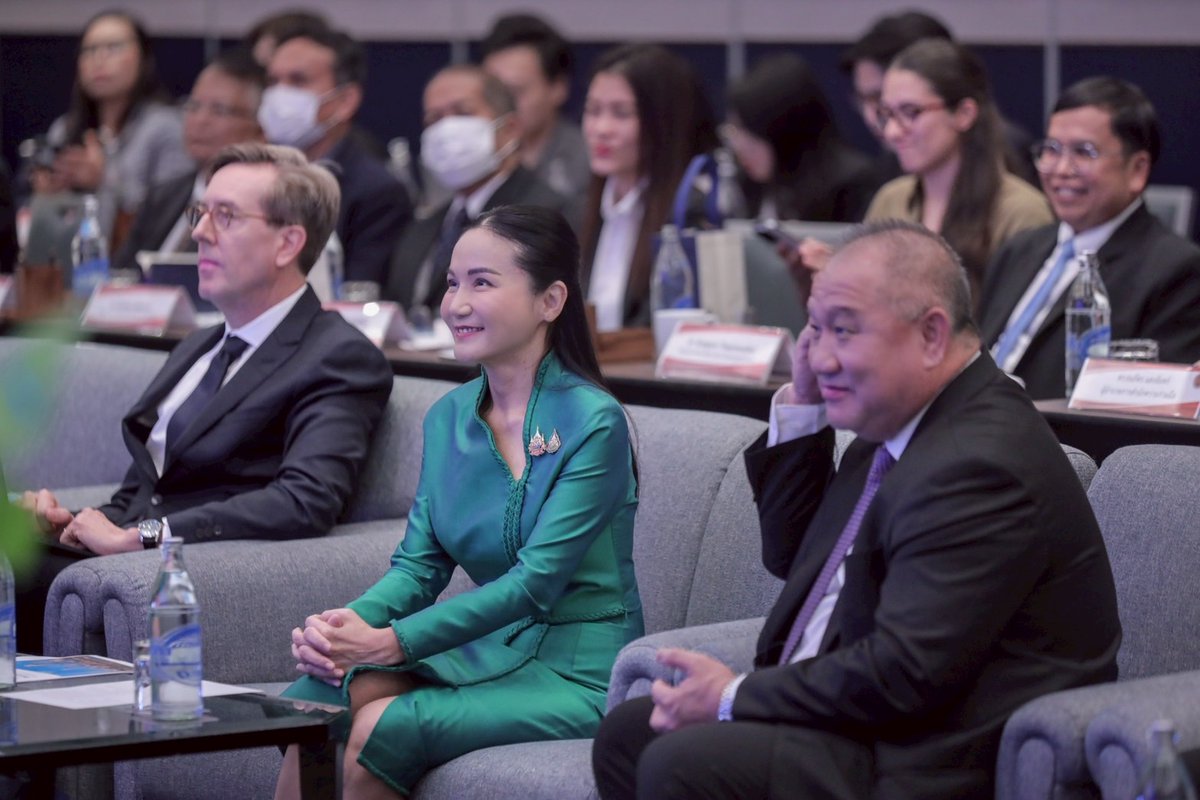 “รมว.นฤมล”นำ ศธ.ร่วมมือ OECD มุ่งพัฒนาทักษะคนไทย สร้างแรงงานคุณภาพ ตอบสนองตลาดโลก ขับเคลื่อนเศรษฐกิจ BCG พร้อมเป็นต้นแบบมาตรฐานอาเซียน

เมื่อวันที่ 17 กันยายน เวลา 10.00 น. ที่โรงแรมรอยัล ออคิด เชอราตัน ริเวอร์ไซด์ กรุงเทพฯ ศ.ดร.นฤมล ภิญโญสินวัฒน์ รัฐมนตรีว่าการกระทรวงศึกษาธิการ