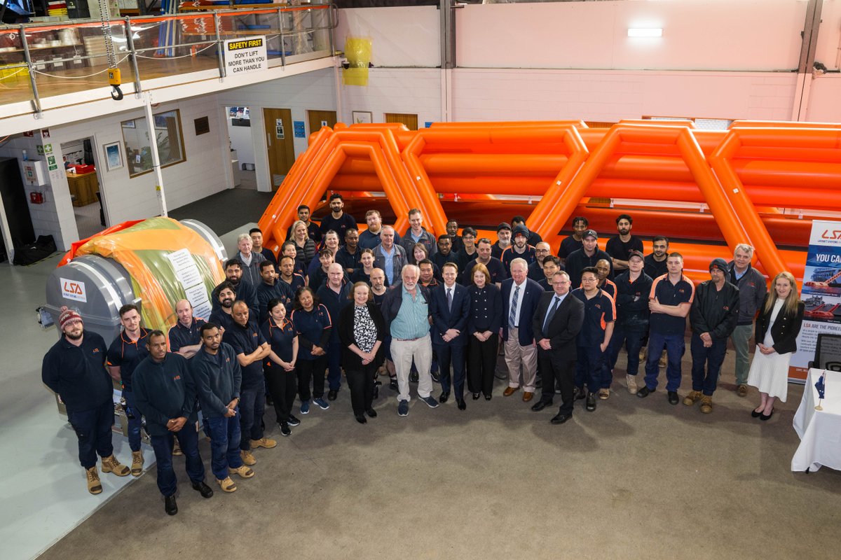 BAESystemsAus's tweet image. Liferaft Systems Australia joins the Hunter Class Frigate Program 🤝⚓️

The Hobart-based SME will supply their world-leading Marine Evacuation Systems for the Royal Australian Navy’s first three Hunter class anti-submarine warships.

📰 baes.co/iYTH50WXT14