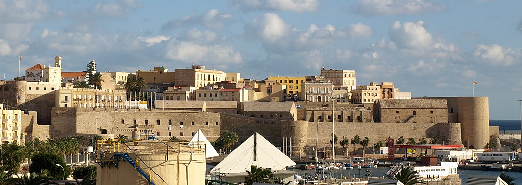 #TalDíaComoHoy de 1497 los españoles conquistaban Melilla.
La expedición fue costeada por los duques de Medina Sidonia y liderada por Pedro de Estopiñán. Sin embargo, al año siguiente los Reyes Católicos pusieron la ciudad bajo su dominio tras dar una compensación a los duques.