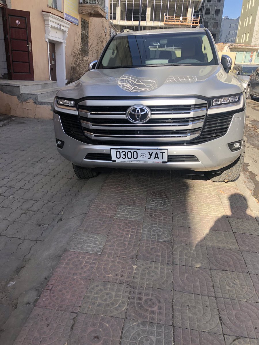 300 уначхаад 300-тай дугаар зүүчхээд Явган хүний зам таглаад ийм орк байж болохгүй.