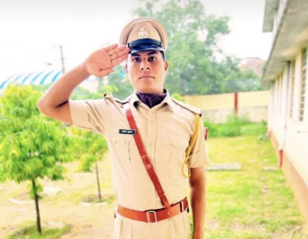 GANESH SAINI TANWAR (@ganeshsain8448) on Twitter photo SI #राजेंद्र_सैनी की आत्महत्या,मात्र उस स्वयं की आत्महत्या नहीं है ये गरीबों के लोकतंत्र और हमारी ढीली ढाली न्याय व्यवस्था पर करारा प्रहार है SI राजेंद्र सैनी को शहीद का दर्जा मिले राजकीय सम्मान के साथ अंतिम संस्कार हो
<a href="/BhajanlalBjp/">Bhajanlal Sharma</a> जी परिवार को 5 करोड़ की आर्थिक सहायता भी दी जाए SI #राजेंद्र_सैनी की आत्महत्या,मात्र उस स्वयं की आत्महत्या नहीं है ये गरीबों के लोकतंत्र और हमारी ढीली ढाली न्याय व्यवस्था पर करारा प्रहार है SI राजेंद्र सैनी को शहीद का दर्जा मिले राजकीय सम्मान के साथ अंतिम संस्कार हो
<a href="/BhajanlalBjp/">Bhajanlal Sharma</a> जी परिवार को 5 करोड़ की आर्थिक सहायता भी दी जाए