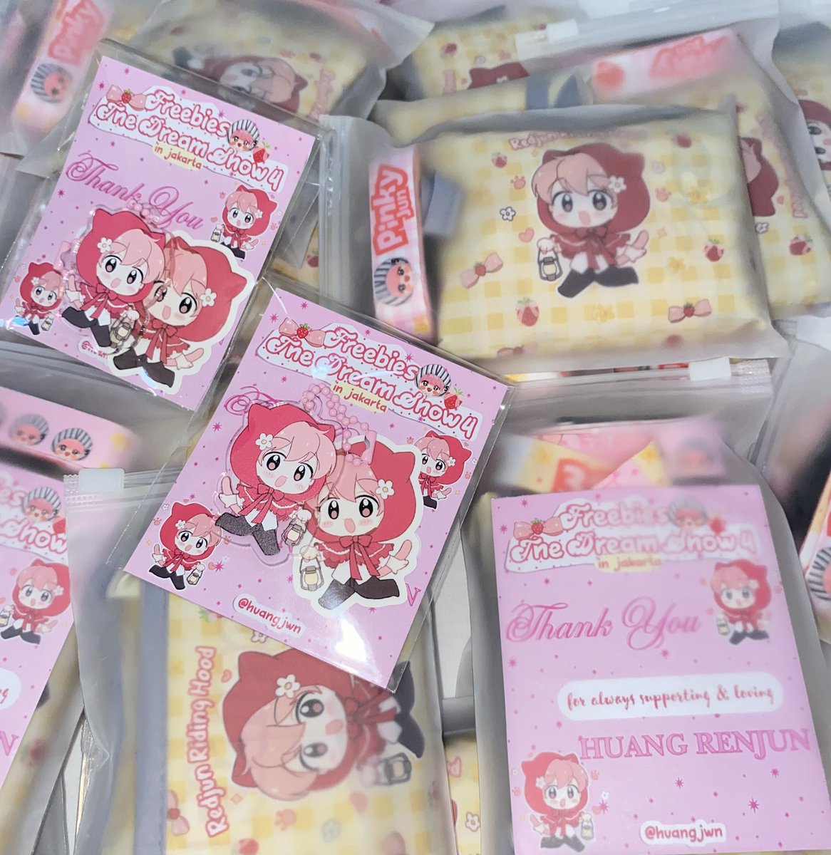 ᰔ final result ᰔ

one renfs will get : 
1 shopbag + 1 lanyard + 2sticker 

i also made additional freebies ><
(only 9pcs) you will get : 
keychain + sticker

✨ see you next week in JIS ✨