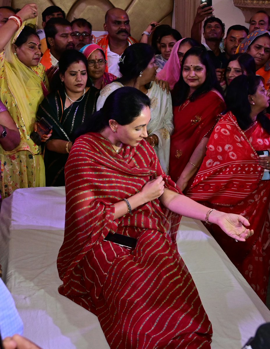 Diya Kumari (@kumaridiya) on Twitter photo सेवा, समर्पण और त्याग के प्रतीक, करोड़ों देशवासियों की प्रेरणा, भारत के माननीय प्रधानमंत्री आदरणीय श्री <a href="/narendramodi/">Narendra Modi</a> जी के जन्मदिवस पर आज 'सेवा पखवाड़ा' के अंतर्गत विद्याधर नगर विधानसभा में आयोजित रक्तदान शिविर में रक्तदान कर मानव कल्याण के इस पुनीत कार्य में अपना योगदान दिया। सेवा, समर्पण और त्याग के प्रतीक, करोड़ों देशवासियों की प्रेरणा, भारत के माननीय प्रधानमंत्री आदरणीय श्री <a href="/narendramodi/">Narendra Modi</a> जी के जन्मदिवस पर आज 'सेवा पखवाड़ा' के अंतर्गत विद्याधर नगर विधानसभा में आयोजित रक्तदान शिविर में रक्तदान कर मानव कल्याण के इस पुनीत कार्य में अपना योगदान दिया।