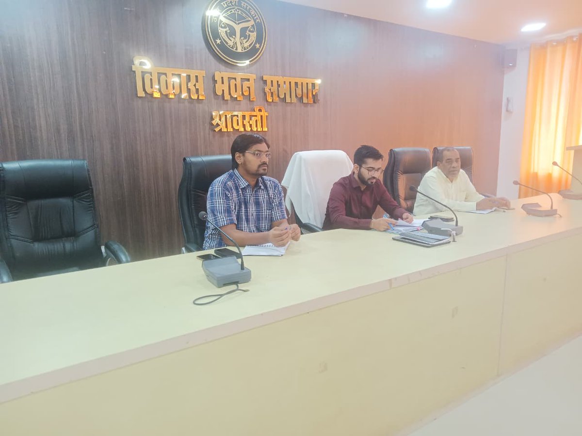 CDOShravasti's tweet photo. टाटा मोटर्स के सहयोग से #IVDP अन्तर्गत चयनित ग्राम पंचायत अचरौरा शाहपुर एवं खलीफतपुर विकास खण्ड जमुनहा में विभिन्न विकास कार्यों/योजनाओं की स्थिति की कार्यक्रम/लाभार्थी वार समीक्षा किया एवं समस्त सम्बन्धित को अपेक्षित कार्रवाई हेतु निर्देशित किया।
#समेकित_ग्रामीण_विकास_कार्यक्रम https://t.co/K5BOUVu8xc