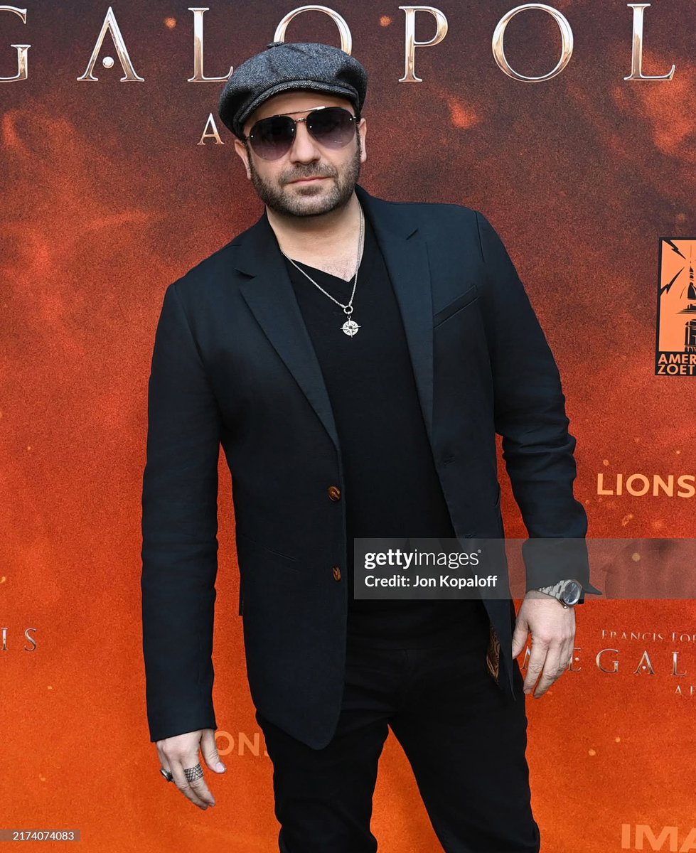 BuzzWorthyRadio's tweet image. Brad... I am devastated to hear you are gone. It hurts to know I won&apos;t see you at another event. I won&apos;t be able to talk with you randomly late night. I won&apos;t get to see your photography anymore. This sucks! RIP, @BradEYoung. 💔💔😭