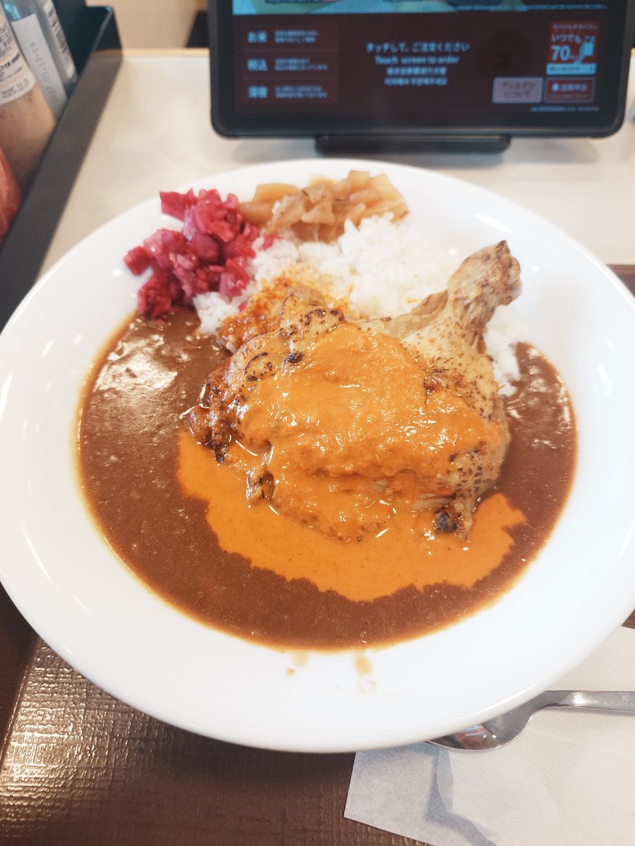 これがはじめしゃちょーがうまいと言ってたバターチキンカレーか
確かにうまいわ!