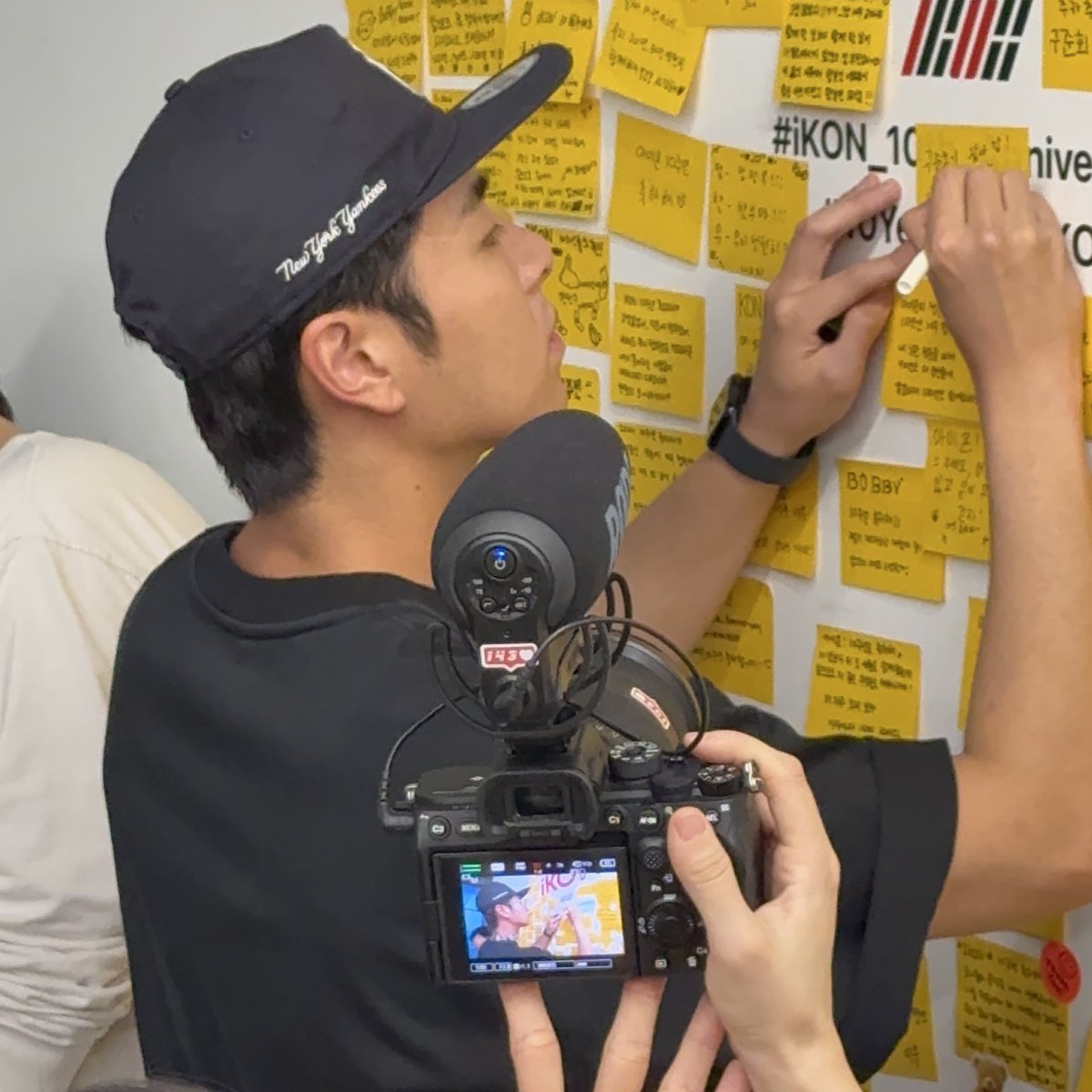 10주년 카페.. 오랜만에 친구들 다모여서 즐거운 시간 보낼수 있게 만들어주셔서 감사해요🥹 진환이랑 준회도 와줄줄 몰랐는데 만나서 너무 좋았어 커피랑 마카롱도 진짜 맛있었어요 얼른 완전체 아이콘 볼수있으면 좋겠네.. 아이콘 10주년 무지무지 축하해💕
#iKON_10th_Anniversary
#10YearsWithiKON