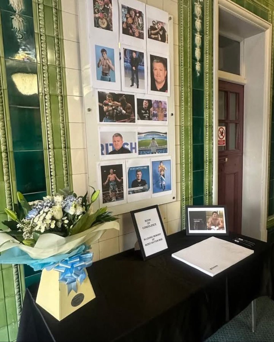 Book of condolence for Ricky Hatton at Hyde town hall which I’ve just signed. Don’t mind admitting, I did so, with tears flowing….

Hyde’s greatest son - who was loved beyond measure 

🙏🏼💙🙏🏼

#RickyHatton