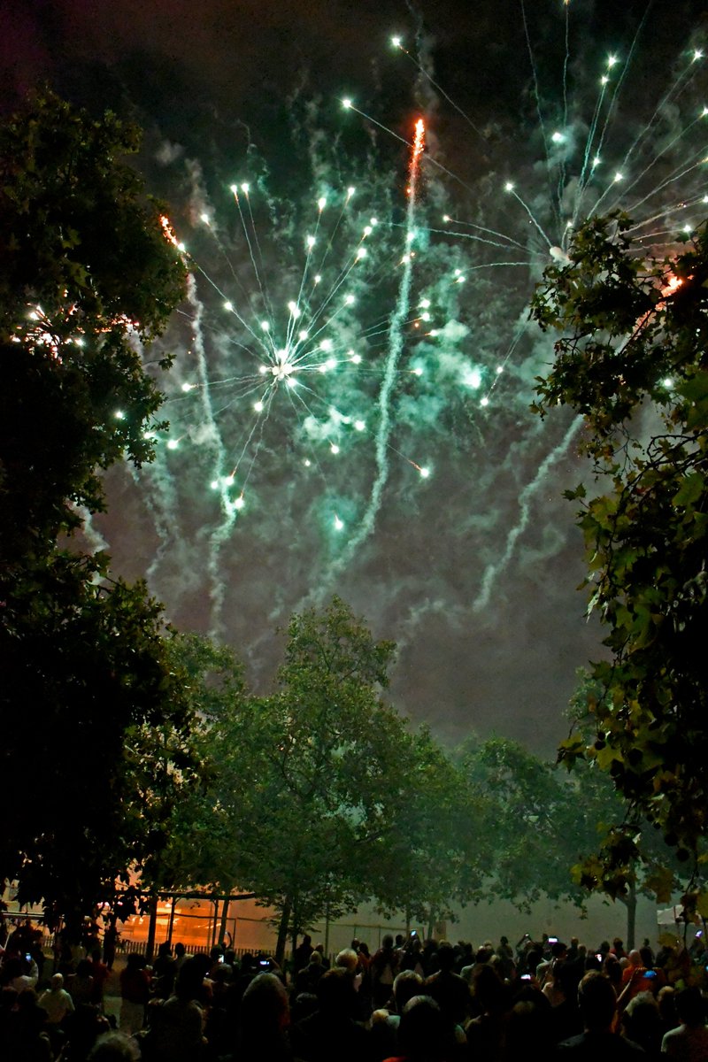 sants3radio's tweet image. Una #Bordeta en #Dansa passada per aigua clou l&apos;espectacular setmana de Festa Major al barri bordetenc.
Al #SantsMontjuïcAlDia entrevistem la Núria Esterri del @secretariat_shb amb la crònica de dissabte.

🎧Audio👉go.ivoox.com/rf/158089709
📰Notícia📸👉el3.cat/noticia/103056…