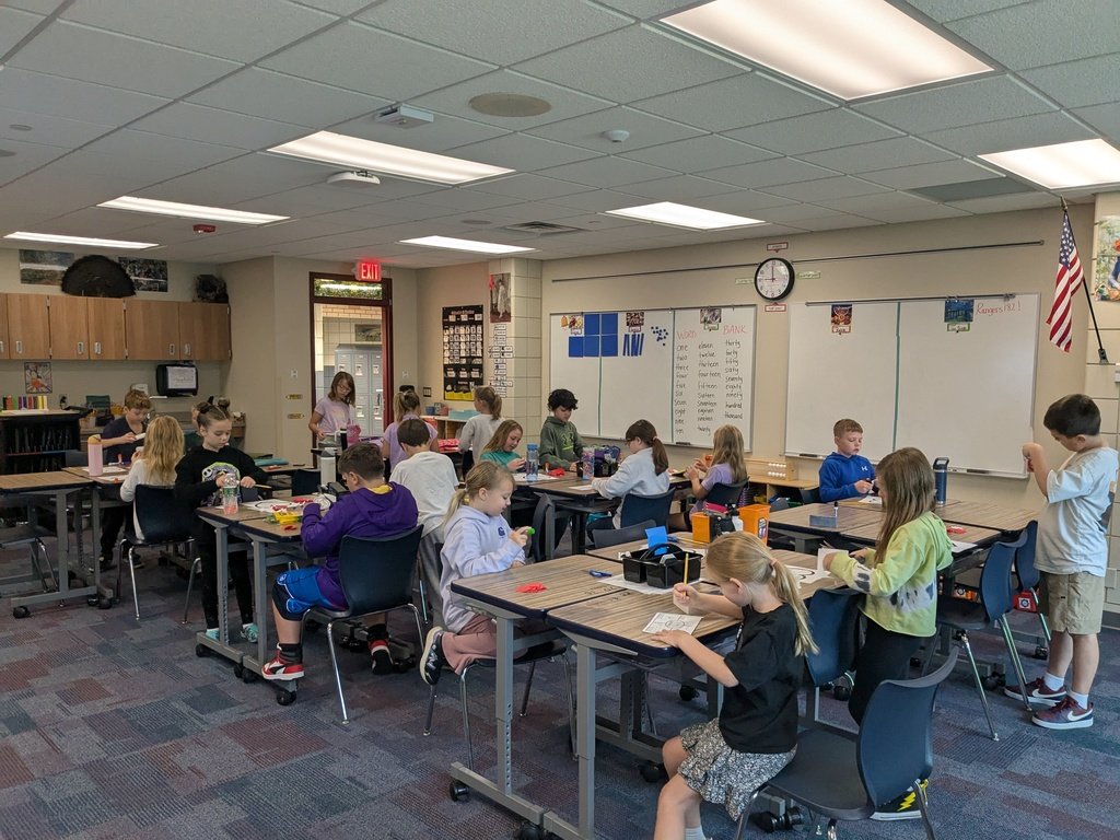 CISchoolDist's tweet image. Check out Mrs. Roubinek&apos;s combo class, 3-4th  graders! They&apos;ve been busy with activities such as:  Michelangelo art, emotion charades, building thinking classroom work and learning math with hands on activities!

#RangerNation #GoCIGo #collaboration